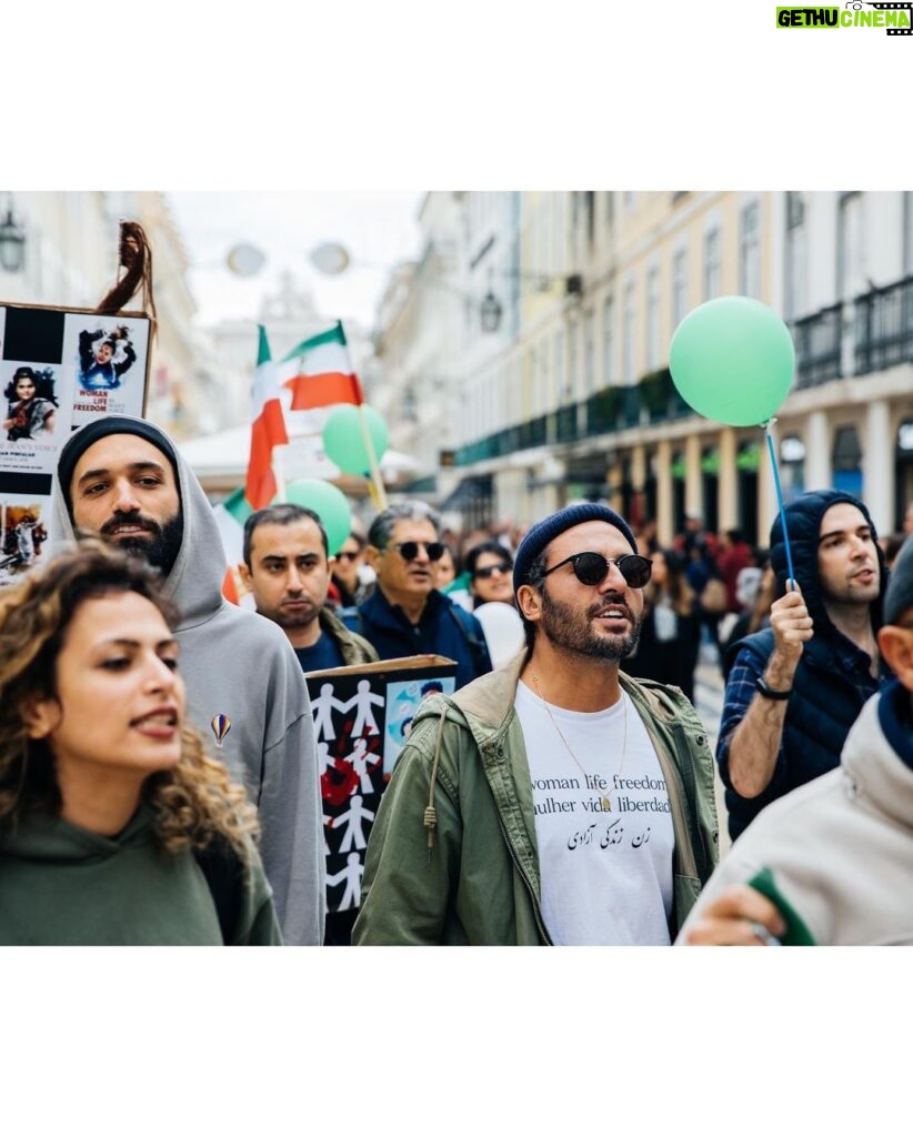 Susan Hoecke Instagram - We hear you 💚🤍❤️ we stand for you! #iranprotests #lisbon @womanlifefreedom_portugal #freeiran #mahsaamini #womanlifefreedom 📸 @stevestills Lisbon, Portugal