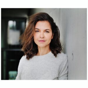 Susan Hoecke Instagram - New pictures by @mirjam_knickriem 🤍 More to come soooon!
Und daaaaanke @adelinehassidmakeup dass du immer das Beste aus mir heraus holst 😊