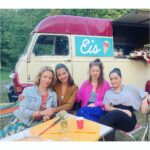 Susan Hoecke Instagram - Wenn die Arbeiten ein Vergnügen ist, wird das Leben zur Freude! 🎬 #wendehammer #season2 #comingsoon #zdf @moovie_gmbh