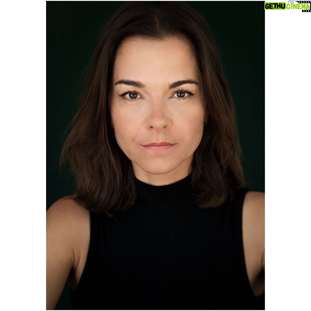 Susan Hoecke Instagram - Starting a new chapter just before leaving! Signed with @hitmanagement 🇵🇹 Exciting times ahead! @hansenmanagement you finally have me back next week ❤️