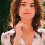 Susan Hoecke Instagram - Ab heute 🎉WENDEHAMMER🎉 schon eine Woche vorab in der @zdfmediathek zu sehen!! Also für Alle die es nicht mehr abwarten können oder zu den „Binge Watchern“ gehören - auf geht’s!! Lasst mich gerne wissen, wie ihr es findet!! Bin gespannt 🤩 Ein riesen Dank geht an meine großartigen Kolleginnen @alice.dwyer @linkefriederike_official_ @elmirarafizadeh und @meikedroste aber natürlich auch an „meine Männer“ @maxvonpufendorf und @felixmayr Danke an meine Agentur @hansenmanagement und an @moovie_gmbh @constantinfilm @oliver.berben @heikevossler @daijaenna #esteramrami und #sinanakkus dass ihr dieses tolle Projekt auf die Beine gestellt habt!