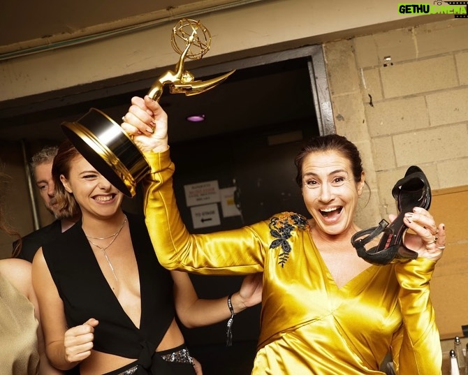 Susan Radder Instagram - An Emmy and a broken shoe, what more do you want!!✨ #iemmys