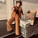 Susan Radder Instagram – Pas op: BREEKBAAR.. dan heb ik het over m’n enkels in de deze veel te hoge hakken.. #keizersvrouwen