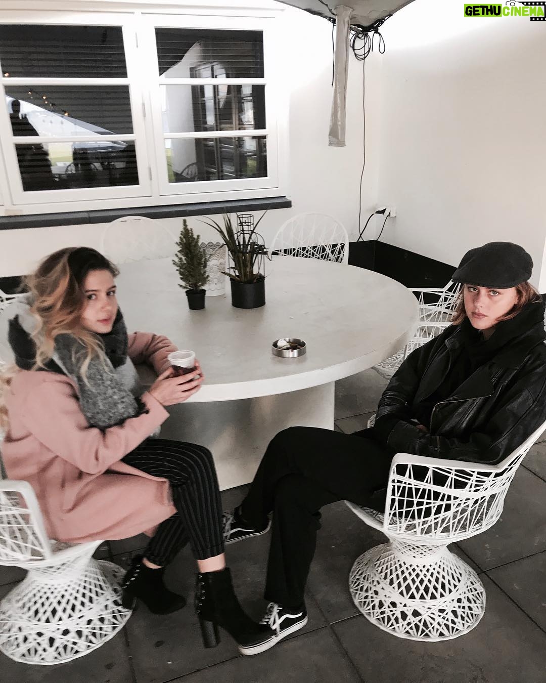 Susan Radder Instagram - In't witte huis, wij zijn de bruid π°πΌπ°π½