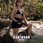 Susan Radder Instagram - Lekker poseren met een roestige machete, zweet oksels en m’n lieve kenkels.. och jongens, wat was het een avontuur om aan mee te mogen doen. Daar gaan we dan! Vanaf 29 aug elke maandag om 20:30 op RTL 4🌞🌞🌞