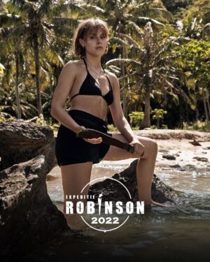 Susan Radder Instagram - Lekker poseren met een roestige machete, zweet oksels en m’n lieve kenkels.. och jongens, wat was het een avontuur om aan mee te mogen doen. Daar gaan we dan! Vanaf 29 aug elke maandag om 20:30 op RTL 4🌞🌞🌞