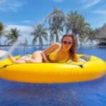 Susana Lozano Instagram - Estoy llamando, provocando, invocando a las energías del universo para irme ASAP a la playa . 🙌🏼🧘🏻‍♀️🙌🏼 . Ahí nos vemos 💥 #playa #mar #arena #sol #sand #beach #sea #fun #bikini #floating #happyface #susanalozano #alberca #havingfun #pool #water #ocean #mexicanbeach Ixtapa-Zihuatanejo