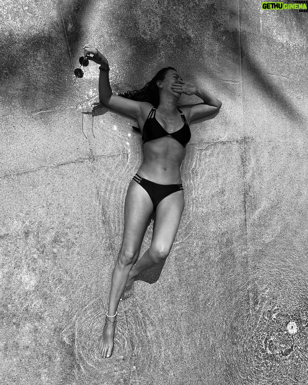 Susana Lozano - 400 Likes - La vida es mejor en bikini
.
Inhala cocktail de camarones…
Exhala negatividad…
.
☀️👙🍹
.
Cuando pienso en esos momentos, es como tener el sol dentro de mi mente, y soy libre como el mar…
.
#bikini #sol #alberca #agua #sunglasses #sun #pool #swimwear #swimming #swimmingpool #saltyair #saltyhair #bronceado #susanalozano #wetsuit #barefeet #sunnydays