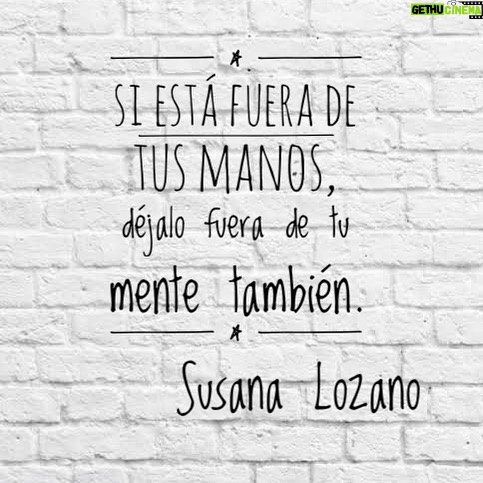 Susana Lozano Instagram - Como quien dice “shu shu” a los pensamientos nocivos… . 🌬️🫧 . Feliz semana!! Que la vida está increíble! #lunes #felizlunes #monday #happymonday #sinoestaentusmanos #vortex #quotes #quotesaboutlife #frases #frasespositivas #manos #mente Mexico City, Mexico