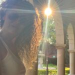 Susana Lozano Instagram - Ever green 💚🍀🌱 . Cuando puedes ver lo bello que te rodea y detener tu prisa para contemplarlo, cuando eres capaz de disfrutar lo que tienes enfrente de ti, ya ganaste… #agradecida #bendecida #aquiyahora #siemprebien #bienydebuenas #susanalozano #viajes #nuevoslugares #goodvibes #peace Cuernavaca, Morelos