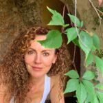 Susana Lozano Instagram - Ever green 💚🍀🌱 . Cuando puedes ver lo bello que te rodea y detener tu prisa para contemplarlo, cuando eres capaz de disfrutar lo que tienes enfrente de ti, ya ganaste… #agradecida #bendecida #aquiyahora #siemprebien #bienydebuenas #susanalozano #viajes #nuevoslugares #goodvibes #peace Cuernavaca, Morelos