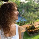 Susana Lozano Instagram - Ever green 💚🍀🌱 . Cuando puedes ver lo bello que te rodea y detener tu prisa para contemplarlo, cuando eres capaz de disfrutar lo que tienes enfrente de ti, ya ganaste… #agradecida #bendecida #aquiyahora #siemprebien #bienydebuenas #susanalozano #viajes #nuevoslugares #goodvibes #peace Cuernavaca, Morelos