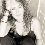 Susana Lozano Instagram - Bien y de buenas! Que sea un #octubre para recordar! . #lookwhosback #smiling #happyjustbecause #feliz #aquiyahora #susanalozano #blackandwhite