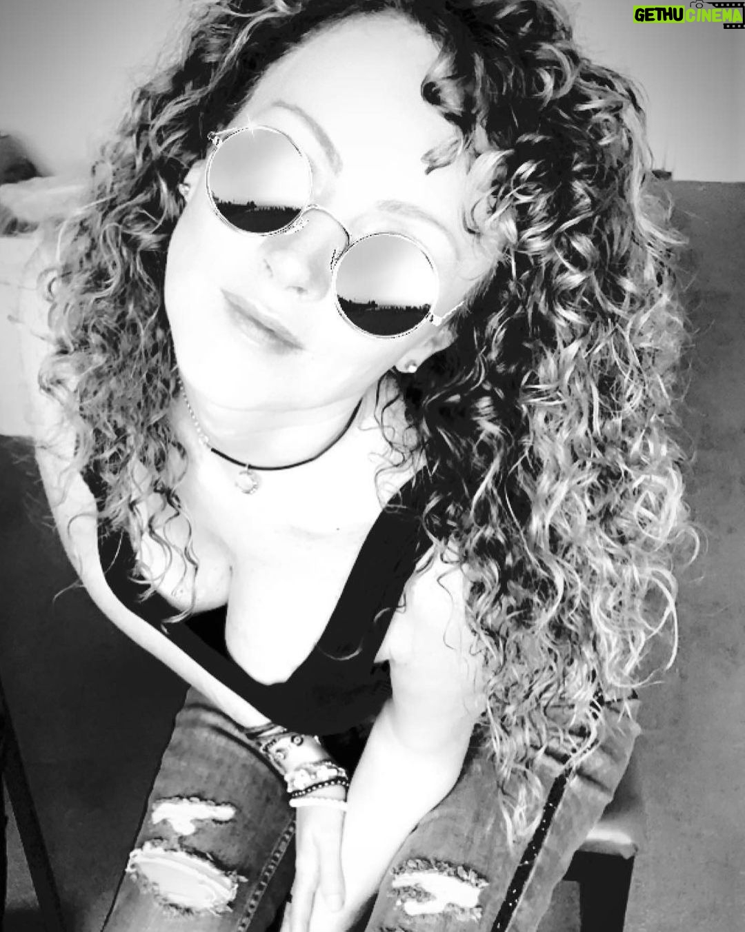 Susana Lozano Instagram - Hacer una locura de vez en cuando es una necesidad básica para que yo mantenga la cordura… #yolo . 💥👊🏼🔥 . #me #crazyme #yo #meandmyself #glasses #blackandwhite #susanalozano Mexico City, Mexico