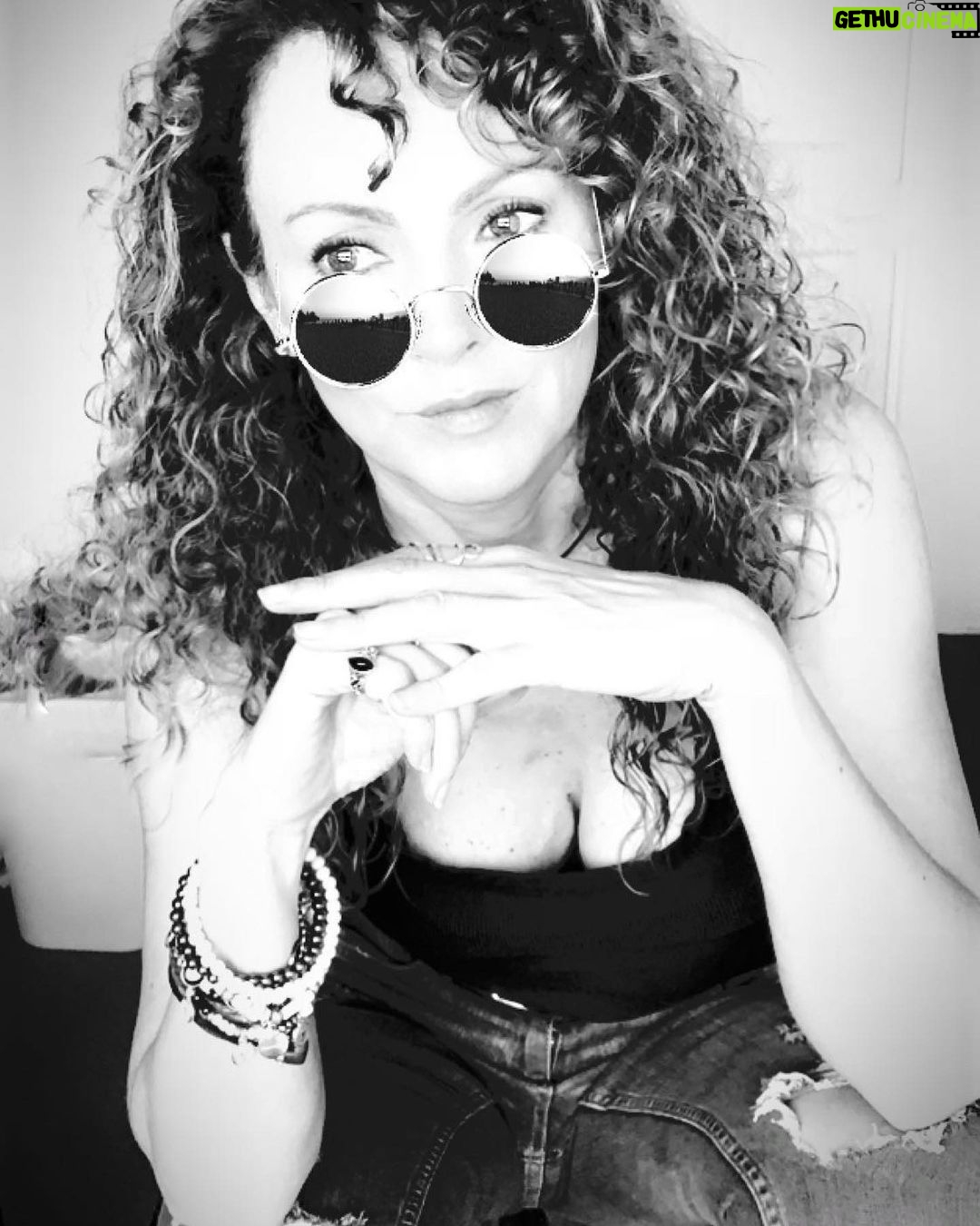 Susana Lozano Instagram - Hacer una locura de vez en cuando es una necesidad básica para que yo mantenga la cordura… #yolo . 💥👊🏼🔥 . #me #crazyme #yo #meandmyself #glasses #blackandwhite #susanalozano Mexico City, Mexico