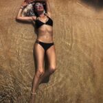 Susana Lozano Instagram - La vida es mejor en bikini . Inhala cocktail de camarones… Exhala negatividad… . ☀️👙🍹 . Cuando pienso en esos momentos, es como tener el sol dentro de mi mente, y soy libre como el mar… . #bikini #sol #alberca #agua #sunglasses #sun #pool #swimwear #swimming #swimmingpool #saltyair #saltyhair #bronceado #susanalozano #wetsuit #barefeet #sunnydays Ixtapa-Zihuatanejo
