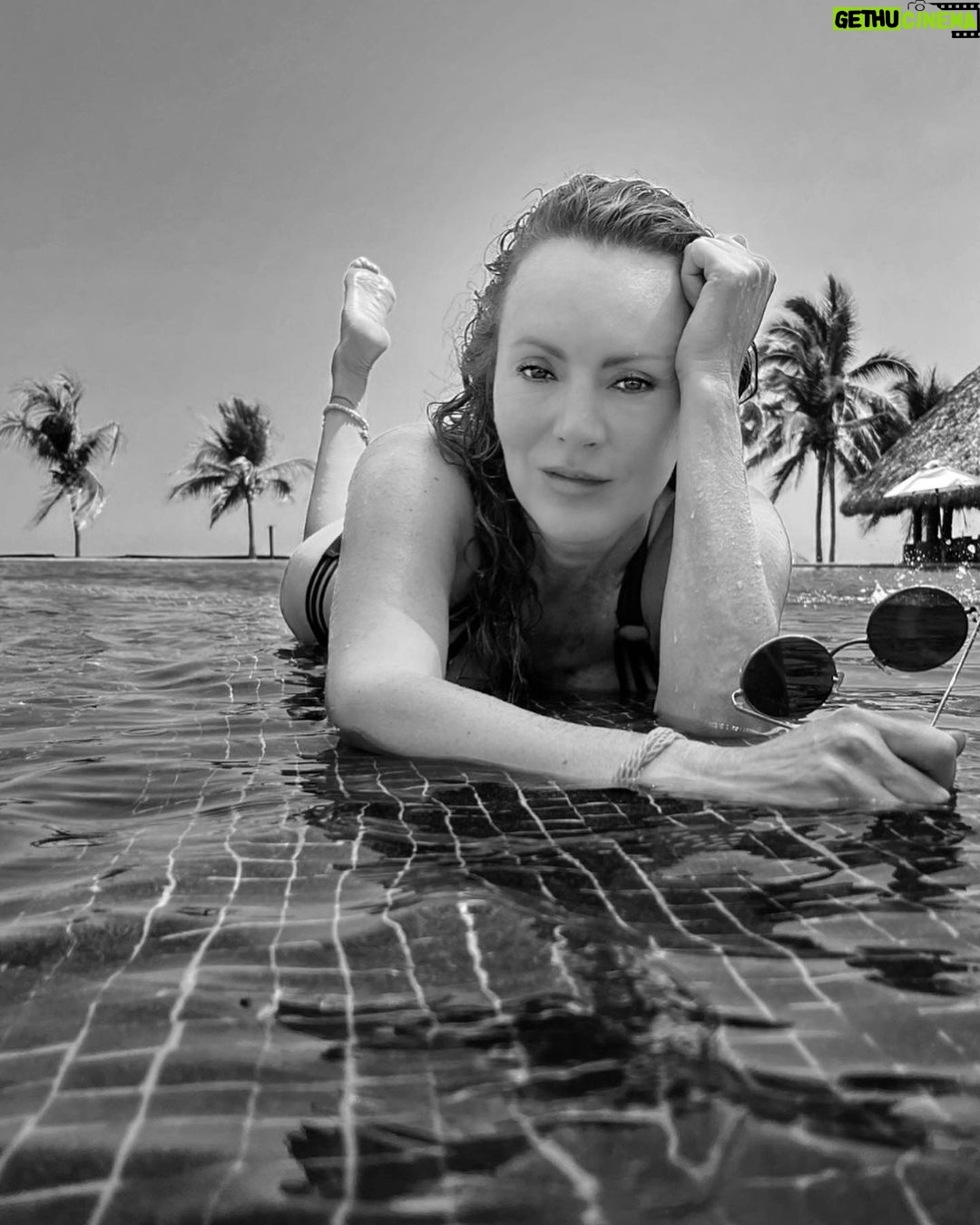 Susana Lozano - 400 Likes - La vida es mejor en bikini
.
Inhala cocktail de camarones…
Exhala negatividad…
.
☀️👙🍹
.
Cuando pienso en esos momentos, es como tener el sol dentro de mi mente, y soy libre como el mar…
.
#bikini #sol #alberca #agua #sunglasses #sun #pool #swimwear #swimming #swimmingpool #saltyair #saltyhair #bronceado #susanalozano #wetsuit #barefeet #sunnydays