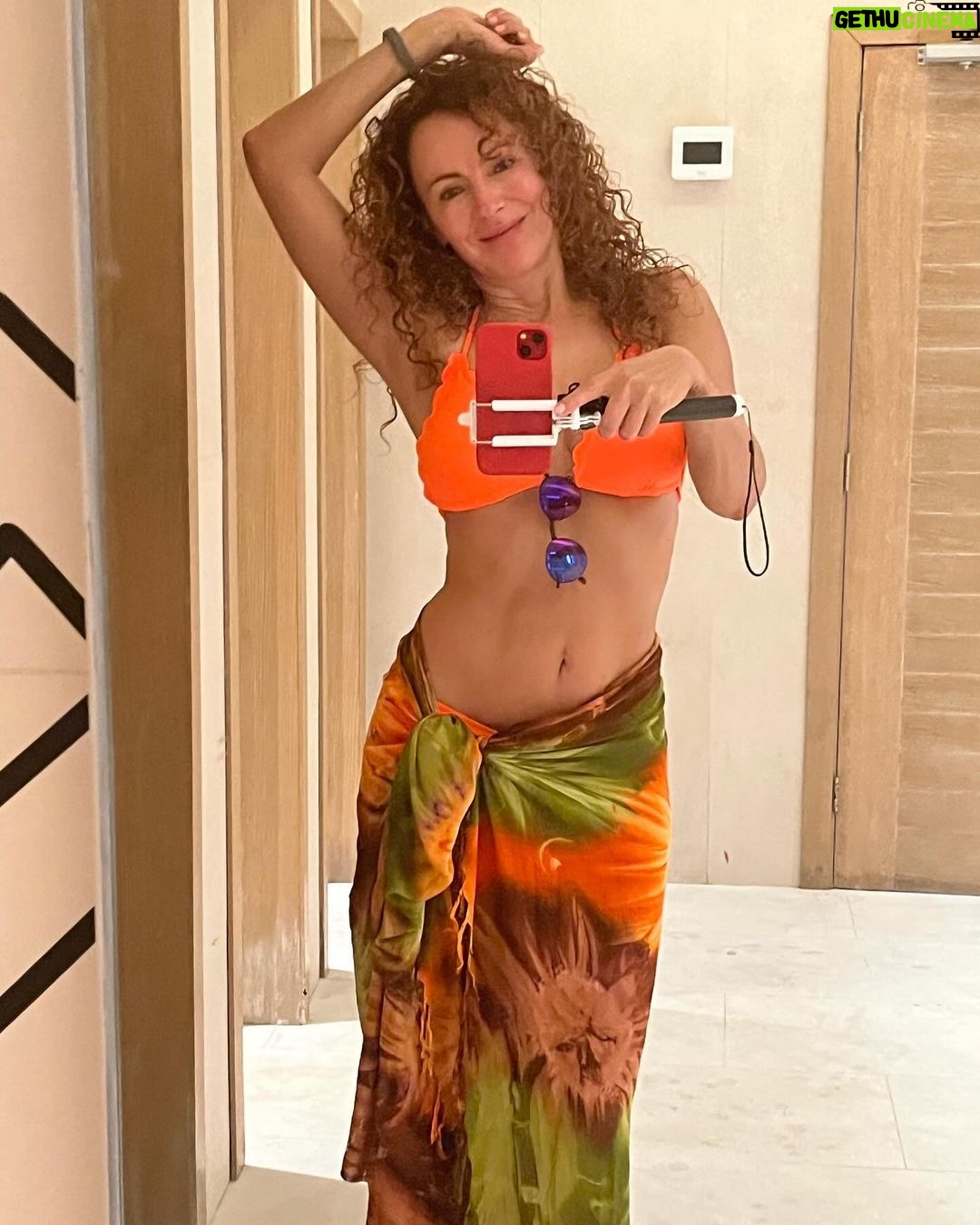 Susana Lozano - 374 Likes - De piel salada, sonrisa dulce y mil sueños por cumplir.
No es solo vivir… es sentirse vivo…
.
🧡🐳🌞
.
Que tengan un fin de semana inolvidable!
#findesemana #naranja #azul #playa #arena #sol #sun #bikini #swimwear #susanalozano #mar #drinks #bettertogether