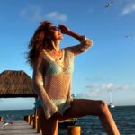 Susana Lozano Instagram - Vive hoy, no mañana… Bonita la vida es 🎶 . 🌊🌈☀️ . Momentos. Inolvidables. La maravillosa vida. #sol #amanecer #nuevodia #lavidabonita #bikini #mar #ocean #sea #sunrise #newday #susanalozano #vive #difruta #sljotime #cancun #caribe #caribemexicano #arena #arenasuave #poesdescalzos #pieslindos Cancún, México