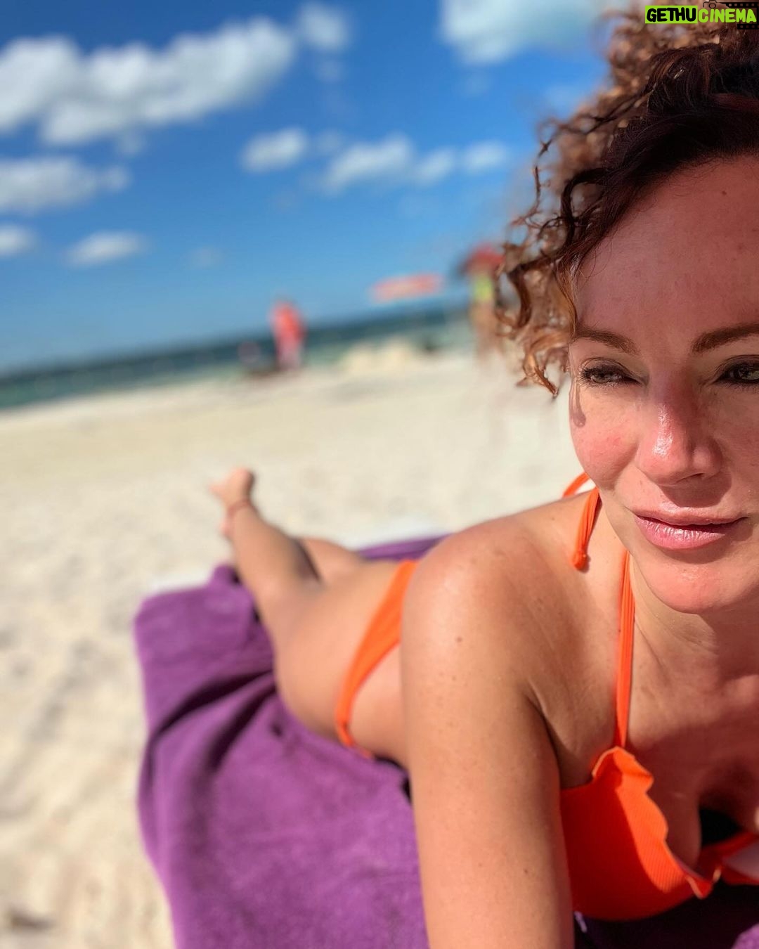 Susana Lozano - 374 Likes - De piel salada, sonrisa dulce y mil sueños por cumplir.
No es solo vivir… es sentirse vivo…
.
🧡🐳🌞
.
Que tengan un fin de semana inolvidable!
#findesemana #naranja #azul #playa #arena #sol #sun #bikini #swimwear #susanalozano #mar #drinks #bettertogether