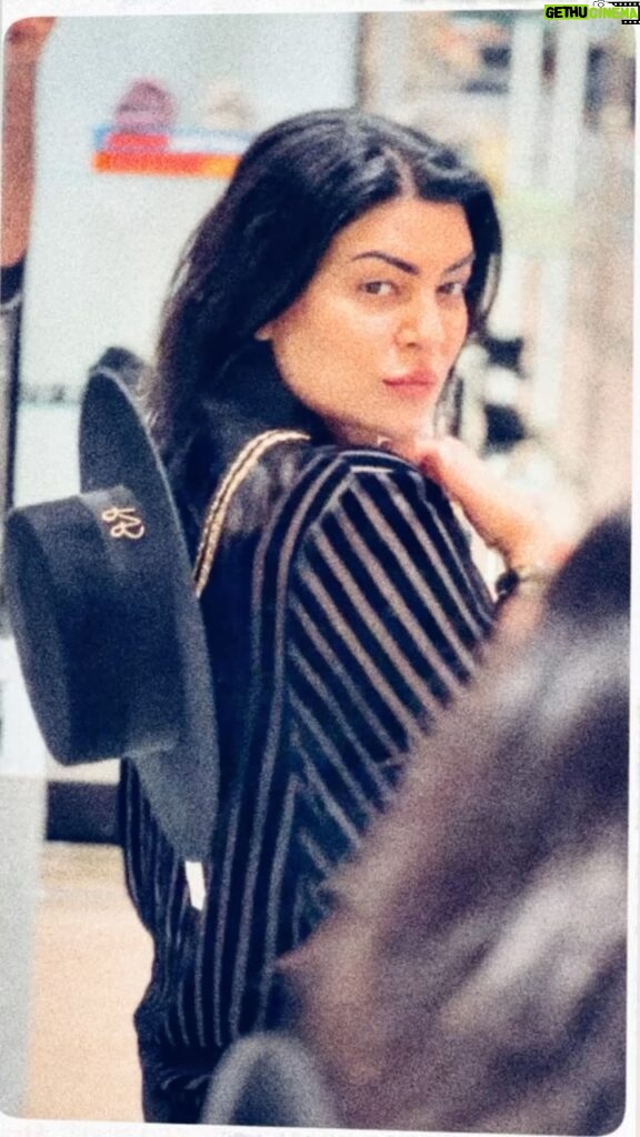 Sushmita Sen Instagram - I know that look!!!!😉❤️😄 Dare it in!!! Beckon to become!!! 👊💋 2024 will be an important Year…get ready beautiful people!!! Manifest a world of your choosing….May it reflect all the goodness & strength of a resilient heart!!!😇😍💃🏻 It’s good to be back home post all the travels…my New year begins now!!!!💃🏻 I love you guys!!! #duggadugga 🥂❤️🤗🤩