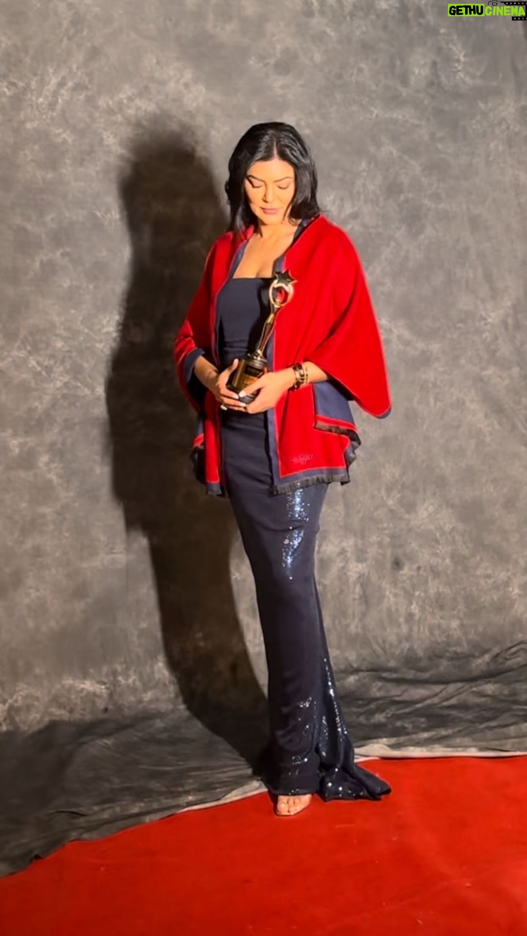 Sushmita Sen Instagram - #2024 ROCKS!!!๐โค๏ธ Peopleโs Choice #bestactress Award for both #Taali & #Aarya ๐ฅ๐๐ป๐ Thank you @iconicgoldaward for this honourโฆtruly cherished!!!๐๐ Congratulations #TeamTaali & #TeamAarya @gseamsak @officialrmfilms ๐๐๐ป๐ถ And my deepest gratitude to my ever loving Audienceโฆyou are my greatest strength!!!โค๏ธ I love you guys!!! #duggadugga ๐๐ป๐๐ป๐๐ป