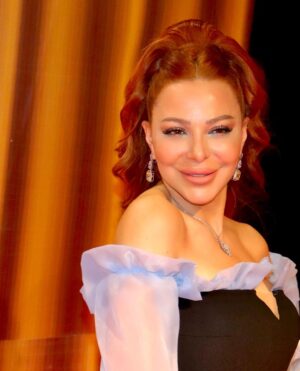 سوزان نجم الدين Instagram - وماأجملَ أن يكونَ المسرح في كنف الزعيم #عادل_إمام 

مساؤكم حب❤️حياة
.
.
.
#مهرجان_المسرح_القومي_المصري #مصر #سوريا #سوزان_نجم_الدين 
.
.
#suzan_najm_aldeen #lovelife #syria #egypt 
مصمم الشعر @maherderke ❤️
#photographer  @shodshod.official