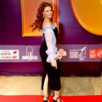 Suzan Negm ElDein Instagram - وماأجملَ أن يكونَ المسرح في كنف الزعيم #عادل_إمام مساؤكم حب❤️حياة . . . #مهرجان_المسرح_القومي_المصري #مصر #سوريا #سوزان_نجم_الدين . . #suzan_najm_aldeen #lovelife #syria #egypt مصمم الشعر @maherderke ❤️ #photographer @shodshod.official Cairo, Egypt