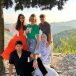 Suzan Negm ElDein Instagram - من أجواء العيد مع أمّي الحبيبة وعائلتي التي أعشق❤️.. كلّ عام وأنتم وعائلاتكم وأحبائكم بألف خير❤️ . . . #سوزان_نجم_الدين #سوريا #الضيعة #بمنّة #الدريكيش #الحب_حياة #suzan_najm_aldeen #myfamily #lovelive الدريكيش بمنة