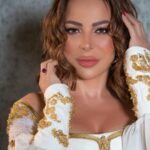 Suzan Negm ElDein Instagram - فلنكن باباً يدخل منه الخير.. ‏فإن لم نستطع فنافذة ينفذ منها الضوء.. ‏فإن لم نستطع فجداراً يسند رؤوس المتعبين.. ‏ولن ننسى أبداً أن نحمل معنا "بعضَ الخير" لننثره أينما ذهبنا ومن دون أن نلتفت إليه.. "فعبق عبيره" سيتبعنا أينما كنّا.. كونوا بخير أحبّتي #سوزان_نجم_الدين . . . شكراً لكل من اهتم بإطلالتي: #hairstyle & #makeup by @miladhannoun @milad.pvt #dress by @zoi.agapi.official #photographer by @samer_almasri_official #jewelry @linajoudi.lj #سوريا #الحب_حياة #syria #lovelife Damascus, Syria