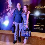 Suzan Negm ElDein Instagram - #فيلم_الحكيم للكبير #دريد_لحام والرائعة #صباح_الجزائري أعاد لنا صوراً من الحرب بأسلوب السهل الممتنع فدغدغت مشاعرنا بعمق ولامست كل بيت سوري بطريقةٍ أو بأخُرى فأوجعنا وأبكانا وأضحكنا حيناً بعدسة متقنة وذكية بقيادة المخرج المتميّز #باسل_الخطيب وبقلم الكاتبة الرائعة #ديانا_جبور وإنتاج #المؤسسة_العامة_للسينما ليضفي عليها الموسيقار الكبير #سمير_كويفاتي بعضاً من روحه لتضيف موسيقاه شجناً من نوعٍ خاص مبروك لصنّاع العمل وللسينما السورية . . . #سوزان_نجم_الدين #سوريا #سينما_سورية #فيلم #suzan_najm_aldeen #syria #film #movie . #makeup & #hairstylist @milad.pvt @miladhannoun Damascus, Syria