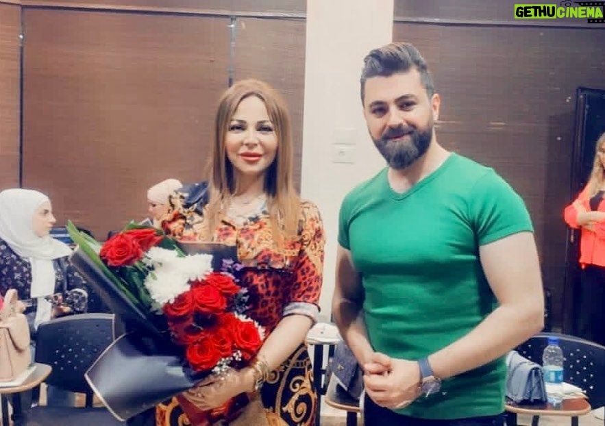 Suzan Negm ElDein Instagram - فيديو صغير وبعض الصور العفوية من الأمس الذي سعدت فيها بزيارتين: الأولى لنقابة المهندسين حيث هي بيتي الأول كمهندسة معمارية مازال شغف العمل فيها يستهويني ويناديني بعد انقطاع عشر سنوات نالت منها الحرب ومني وأخذت معها الكثير من الأعمال والذكريات الجميلة لكنها لم تستطع أن تأخذ معها أبداً الشغف والطموح والحبّ..👌 والزيارة الثانية كانت للمركز الدولي للتدريب وتنمية المهارات بإدارة د مي حميدوش واشراف باحث 'الدكتوراه الإعلامي' ورد سباغ وقد سعدت جداً بمشاركتهم بعض أحلامهم وطموحاتهم وتداولنا أطراف الحديث في العديد من الأمور المهنية والفنية متمنية لهم جميعاً الوصول إلى أهدافهم بأيسر الطرق وأجملها انشاءالله 🙏 . . . #نقابة_المهندسين #دمشق #المركز_الدولي #سوزان_نجم_الدين #مي_حميدوش #ورد_سباغ #الحب_حياة #سوريا #syria #suzan_najm_aldeen #lovelife Damascus, Syria
