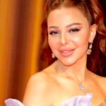 Suzan Negm ElDein Instagram - وماأجملَ أن يكونَ المسرح في كنف الزعيم #عادل_إمام مساؤكم حب❤️حياة . . . #مهرجان_المسرح_القومي_المصري #مصر #سوريا #سوزان_نجم_الدين . . #suzan_najm_aldeen #lovelife #syria #egypt مصمم الشعر @maherderke ❤️ #photographer @shodshod.official Cairo, Egypt