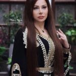 Suzan Negm ElDein Instagram - انعرض ست حلقات من مسلسل مربى العز قدرتوا تفهموا جواهر لحد هلأ وللا لسه؟ هل هية خيّرة وللا شريرة؟ ظالمة وللا مظلومة؟ وبتتوقعوا تحقق حلما وللا لأ؟ تابعونا في مسلسل #مربى_العز عبر شاشة MBC وعلى منصة شاهد لتعرفوا الحقيقة👌 . . . #مربى_العز #جواهر #جواهر_مربى_العز #سوزان_نجم_الدین #رشا_هشام_شربتجي #بيئة_شامية #رمضان٢٠٢٣ #الحب_حياة #سوريا #دراما_سورية #drama2023 #syria #suzan_najm_aldeen #ramadan2023 Damascus, Syria