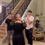 Suzan Negm ElDein Instagram - عيد ميلادي هي السنة كان الو طعم مختلف.. ماكان فيو حزن وقهر وإحساس بالوحدة والغربة متل كل سنة.. راحت الغصّة..والله راحت..وتحولت لحب وفرح ودفا بحضن ولادي وعيلتي.. كنت مفتقدة هالإحساس كتير ومشتاءة عيشوا من سنين وكأنو صار حلم.. يالله شوحلو ة هالنعمة..الله لايحرم حدا من حلاوتا.. وهيك صار فيني إرجع لبلدي ولشغلي وقلبي شبعان حب وروحي مليانة سلام وطاقة ايجابية بوسع الكون🙏 شكراً أولادي وعائلتي وأخي الحبيب المثنى على كمّ الحب والاهتمام الذي منحوني إياه❤️ #الحمد_لله #الشكر_لله #عائلتي #امريكا #اورلاندو #سوريا #سوزان_نجم_الدين #suzan_najm_aldeen