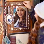 Suzan Negm ElDein Instagram - استراحة سريعة من التصوير وجولة عفوية في شوارع دمشق القديمة🌻 مساكن سعيد حبايب قلبي الغاليين 🙏🏽 #باب_توما #الشام_القديمة #دمشق ‎#مربى_العز #جواهر_مربى_العز #سوزان_نجم_الدین #رمضان2023 #جواهر #الحب_حياة #سوريا #بيئة_شامية #دراما_سورية #syria #ranadan2023 #suzan_najm_aldeen #lovelife Damascus, Syria