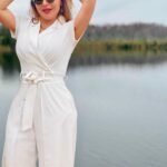 Suzan Negm ElDein Instagram - سنة مرت بحلوها ومرها نشكر الله فيها على كل النعم التي منحنا إياها.. فالسراء والضراء.. فالنجاح والفشل.. فالألم والأمل.. في كل تفاصيل الحياة بخيباتها وانتصاراتها.. نشكر الله فيها على كل ماأنجزناه ومالم ننجزه.. آملين أن نحقق في عامنا الجديد الكثير من أحلامنا وتطلعاتنا وطموحاتنا في كل مجالات الحياة.. وأن يتحقق السلام والأمان في بلادنا العربية المنكوبة.. وأن يحمي الله سوريتنا الحبيبة ويرد عنها الظلم والقهر والحظر لتعود لنا لسابق مجدها وعزها وكرامتها أبد الدهر انشاءالله🙏 #كل_عام_وانتم_بخير #سوزان_نجم_الدين #suzan_najm_aldeen #syria🇸🇾 #happynewyear #الحب_حياة Orlando, Florida