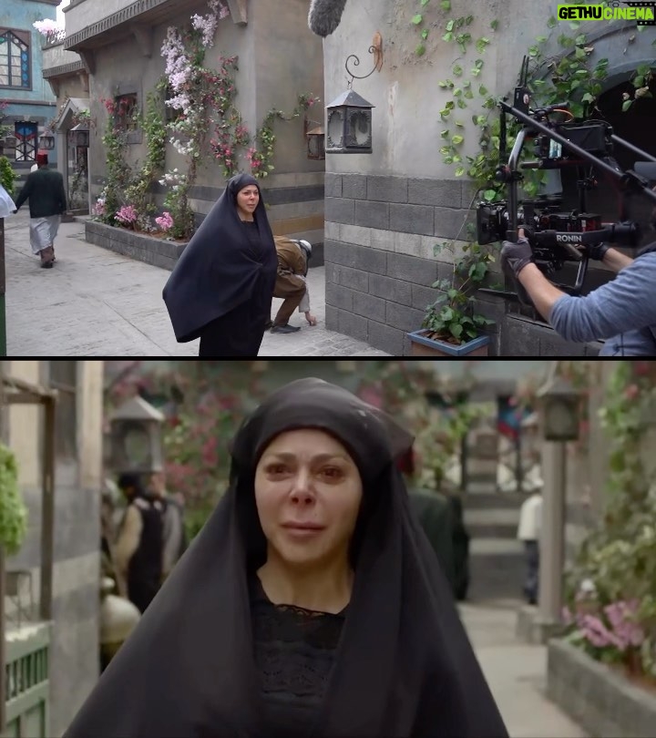 Suzan Negm ElDein Instagram - كواليس اللقطة الأخيرة لجواهر.. هالشخصية يلي تأثرت فيها وبقصتها المؤلمة والحزينة وعشت معها كل تفاصيل رحلتها المليانة بالتجارب والدروس👌 تعلمت؟ أكيد تعلمت منها كتير شغلات، وهاد الحلو بمهنتنا إنو منجرّب حكايات وقصص غيرنا ومنتعلم منها.. والأهم هوي الذكريات الحلوة اللي بتضل مرافقتنا مع فريق العمل والذكريات الأحلى اللي بتضل معنا بمتابعتكن ومحبتكن ❤️ خبروني انتو؟ شوتعلمتوا من جواهر؟ وهل توقعتوا هالنهاية؟ . . . شكراً المخرجة الرائعة #رشا_شربتجي ولكل فريق العمل على هذا الإنجاز الضخم👌 #مربى_العز #جواهر_مربى_العز #سوزان_نجم_الدین #رمضان2023 #جواهر #الحب_حياة #سوريا #بيئة_شامية #دراما_سورية #syria #ranadan2023 #suzan_najm_aldeen #lovelife Cairo, Egypt