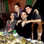 Suzan Negm ElDein Instagram - مابتكمل الفرحة إلّا مع العيلة اللي بحبّا كتير..وانشالله نجتمع عن قريب مع كل اللي كانوا غايبين..من العيلة ومن الأحباب🙏 كل عام وإنتو وعائلاتكن وأحبابكن بألف خير🥰 #merrychristmas #happynewyear #family #syria #lovelife #suzannajmaldeen @suzannajmaldeen @almontasernaim #سوريا #دمشق #عائلتي #الحب_حياة #سوزان_نجم_الدین Damascus, Syria