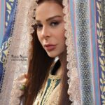 Suzan Negm ElDein Instagram - انعرض ست حلقات من مسلسل مربى العز قدرتوا تفهموا جواهر لحد هلأ وللا لسه؟ هل هية خيّرة وللا شريرة؟ ظالمة وللا مظلومة؟ وبتتوقعوا تحقق حلما وللا لأ؟ تابعونا في مسلسل #مربى_العز عبر شاشة MBC وعلى منصة شاهد لتعرفوا الحقيقة👌 . . . #مربى_العز #جواهر #جواهر_مربى_العز #سوزان_نجم_الدین #رشا_هشام_شربتجي #بيئة_شامية #رمضان٢٠٢٣ #الحب_حياة #سوريا #دراما_سورية #drama2023 #syria #suzan_najm_aldeen #ramadan2023 Damascus, Syria
