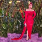 Suzan Negm ElDein Instagram - ‎مهرجان عالمي بكل معنى الكلمة.. ‎وماهذا المهرجان برئاسة سعادة المستشار #تركي_أل_الشيخ إلا انعكاساً للتطور الكبير الذي شهدته السعودية بقيادة حكيمة ومحبة من صاحب السمو الأمير #محمد_بن_سلمان الذي أدهشنا بحجم التطور الكبير الذي وضع #المملكة_العربية_السعودية في المقدمة وفي الصدارة..فهنيئاً لكم ولنا هذا الانجاز العظيم #joy_awards #suzan_najm_aldeen #lovelife #festeval #سوزان_نجم_الدين . . . شكرًا لكل من اهتم بطلّتي: ‏#dress by @nadwaalawarhautecouture #makeup by #جو_أبو_جودة #hairstyle by #سيمون_مندلق ‏#jwelery by ‏@Mouawad.Arabia @mouawad @maroun_abouhamad @noor.ammouri @nihalmazen