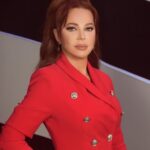 Suzan Negm ElDein Instagram - شوحلو انو يصادف عيد ميلادي مع أول يوم بالهدنة الإنسانية مع هالحرب الظالمة وغير الانسانية…. لتكون أول أمنياتي بعامي الجديد هوي انو تستمر هالهدنة العمر كلو ويعم الحب والسلام عالكون كلو…. تاني أمنياتي انو ترجع الحياة لطبيعتا وينتهي الظلم والشر والحروب من العالم ونرجع نعيش من جديد.. الشهداء الله يرحمن ماتو وراحوا لعند الرحمن الرحيم..بس نحنا متنا ألف موتة بهالحرب اللعينة اللي قتلت فينا معاني كتير ..وقلبت حياتنا رأساً على عقب.. أمنيتي نطلع من هالكابوس ونرجع نعيش الحب والسلام والاستقرار والابداع والحياة الاجتماعية الطبيعية لنحسّ إنو عايشين وفي قيمة لوجودنا على هالأرض.. بدي أشكر كل مين بحبني لإنو بستمد منو طاقة إيجابية بتخليني ضوّي من جوّا.. وبدي اشكر كل مين أذاني بكلمة أو تصرّف لإني استمديت منو طاقة التحدّي لطوّر نفسي وكون أحلى وأنجح وأعمق وأبسط لحتى اقدر سامحو واقدر بادلو الإساءة بالحب.. فالحب❤️حياة كل عام وكل الدني بألف خير بحبكن لتخلص الدني #سوزان_نجم_الدين #عيد_ميلادي #سوريا Damascus, Syria