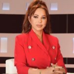 Suzan Negm ElDein Instagram - شوحلو انو يصادف عيد ميلادي مع أول يوم بالهدنة الإنسانية مع هالحرب الظالمة وغير الانسانية…. لتكون أول أمنياتي بعامي الجديد هوي انو تستمر هالهدنة العمر كلو ويعم الحب والسلام عالكون كلو…. تاني أمنياتي انو ترجع الحياة لطبيعتا وينتهي الظلم والشر والحروب من العالم ونرجع نعيش من جديد.. الشهداء الله يرحمن ماتو وراحوا لعند الرحمن الرحيم..بس نحنا متنا ألف موتة بهالحرب اللعينة اللي قتلت فينا معاني كتير ..وقلبت حياتنا رأساً على عقب.. أمنيتي نطلع من هالكابوس ونرجع نعيش الحب والسلام والاستقرار والابداع والحياة الاجتماعية الطبيعية لنحسّ إنو عايشين وفي قيمة لوجودنا على هالأرض.. بدي أشكر كل مين بحبني لإنو بستمد منو طاقة إيجابية بتخليني ضوّي من جوّا.. وبدي اشكر كل مين أذاني بكلمة أو تصرّف لإني استمديت منو طاقة التحدّي لطوّر نفسي وكون أحلى وأنجح وأعمق وأبسط لحتى اقدر سامحو واقدر بادلو الإساءة بالحب.. فالحب❤️حياة كل عام وكل الدني بألف خير بحبكن لتخلص الدني #سوزان_نجم_الدين #عيد_ميلادي #سوريا Damascus, Syria