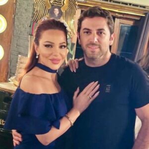 سوزان نجم الدين Instagram - كل عام وانت أخونا الحبيب الغالي وقطعة من الروح..
كل عام وانت رفيقنا الشهم الصادق الأمين..

كل عام وانت سندنا اللي محتوينا بقلبك الطيب الحنون..اللي بيعطي الكل بدون مقابل وبدون حدود..

الله ينور دربك ويحقق حلمك..
ويسعد قلبك متل ماعمتسعد كل اللي حواليك ..

كل عام وانت تمّام الصالح..العقيد الركن..
ولكل من اسمه وعمله نصيب ياتوأم الروح

وانشالله يارب على طول شوفك مبسوط وفرحان متل هلأ وأكتر ..
#كل_عام_وانت_بخير #تمام_الصالح #سوزان_نجم_الدين #اخي #سورية #عيد_ميلاد #الحب_حياة 
@tammam_al_saleh #suzan_najm_aldeen #syria #happybirthday #brother #lovelife
