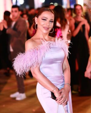 سوزان نجم الدين Instagram - مبروك لكل المكرمين والفائزين في مهرجان الدراما المصرية لعام ٢٠٢٣ ومزيداً من النجاح والتطور والتألق في السنوات القادمة انشاءالله🙏
.
.
.
#سوزان_نجم_الدين #مهرجان_الدراما_المصريه #مصر #سوريا #suzan_najm_aldeen #syria #egypt 
#dress by @aymanlahmouni 
#hairstyle @maherderke 
#photographers @shodshod.official @hyhstudios.egy @mody_aex