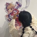 Suzu Yamanouchi Instagram - 阪急西宮ガーデンズの15周年イベントの登壇後、ダッシュでmonaちゃんに会いに行きました🫶 東京に続き西宮の会場にも行けて幸せ 前回アクキーmonaたん引けなかったからリベンジしようと思ったら完売で次の入荷5／20で諦めた 金は詰めるときに詰めということですな この後とっても大緊張なお仕事だったけどその前に推しに会いに行けて幸せでした🫶 #ハニワ展 #ハニワ展2023