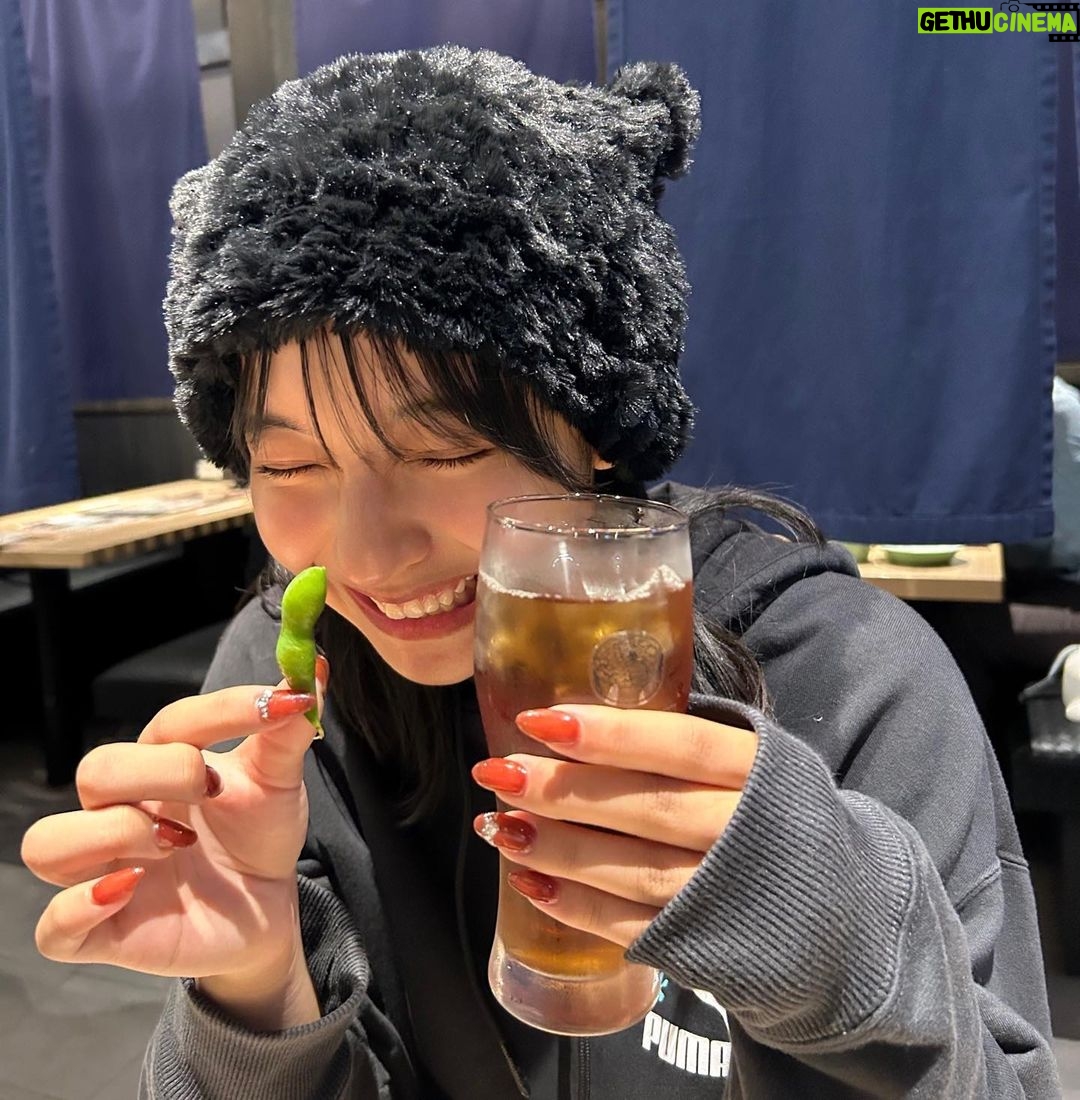 Suzu Yamanouchi Instagram - 昨日の夜編んだ猫耳帽🐱🧶 可愛い毛糸に出会えるとわくわくするね