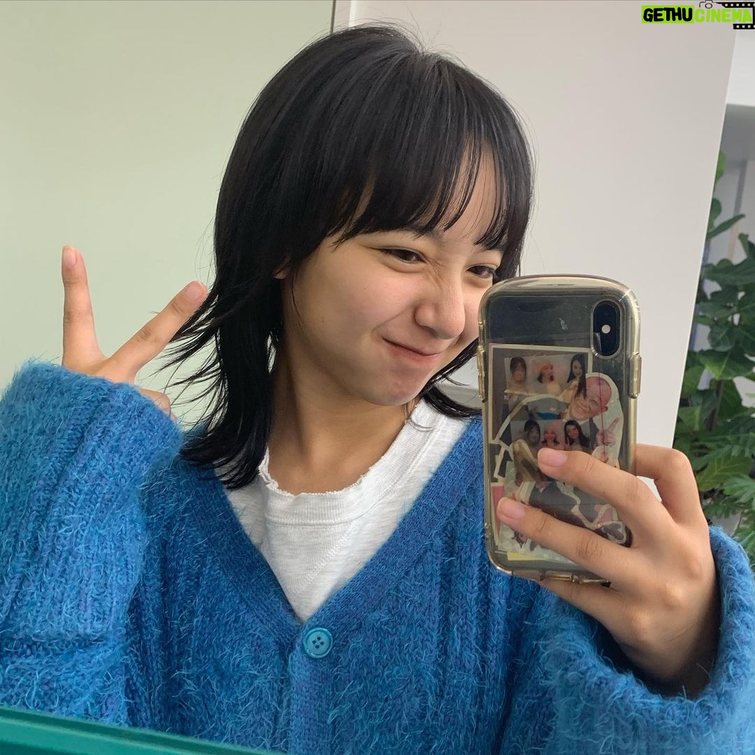 Suzu Yamanouchi - 7.6K Likes - お仕事早く終わったのでエステ行って美容院行って激混みのデパ地下で好きなお惣菜買い放題してせっかくやし安いのでいいからシャンパン買おう思って売り場に行ったら9000円のすすめられて断れず買ってしまったメリークリスマスイブでした!!!
なんだか贅沢な1日です!!