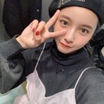 Suzu Yamanouchi Instagram - 今年は休みの日も仕事の日も毎日 @belleme.official 付けてた👀 自分はカラコン似合わないってずっと思い込んでてやっと出会えた自分に合うカラコンがイメージモデルさせてもらってるブランドってほんまに幸せよね🙄 毎朝どれつけるか悩む時間がすごく楽しい！！😳 全色おすすめすぎるからとりあえやず自分に合いそうなの是非試してみて🥹🥹🥹 1枚目　オリーブブラウン かっこいいお洋服の日とかおしゃれな雰囲気にしたい時に良く使う！ 2枚目　ティアーブラウン ほんっとにナチュラルに目をちゅるんちゅるんにしてくれる！ 3枚目　ヘーゼルリング ナチュラルなのに目をくりっと見せてくれて写真写りも良くなる！