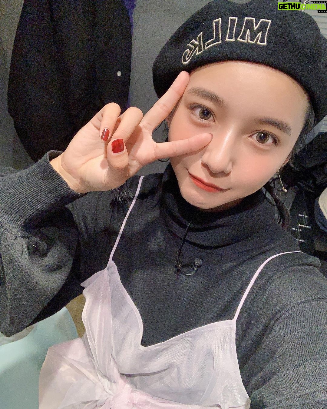 Suzu Yamanouchi - 7K Likes - 今年は休みの日も仕事の日も毎日 @belleme.official 付けてた👀
自分はカラコン似合わないってずっと思い込んでてやっと出会えた自分に合うカラコンがイメージモデルさせてもらってるブランドってほんまに幸せよね🙄
毎朝どれつけるか悩む時間がすごく楽しい!!😳
全色おすすめすぎるからとりあえやず自分に合いそうなの是非試してみて🥹🥹🥹
1枚目 オリーブブラウン
かっこいいお洋服の日とかおしゃれな雰囲気にしたい時に良く使う!
2枚目 ティアーブラウン
ほんっとにナチュラルに目をちゅるんちゅるんにしてくれる!
3枚目 ヘーゼルリング
ナチュラルなのに目をくりっと見せてくれて写真写りも良くなる!